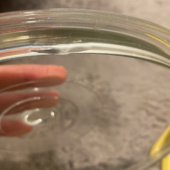 . Vtg Pyrex 024 yellow/gold 2 qt dish with lid - Picture 6 of 6